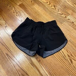 Lululemon Choose a Side Reversible Shorts Gray Black Women’s Size 4 W7ASYS